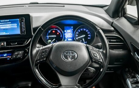 Toyota C-HR I рестайлинг, 2017 год, 1 910 000 рублей, 9 фотография