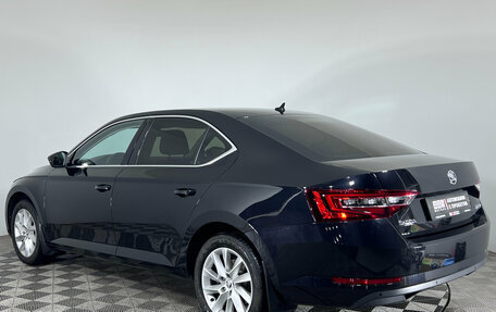 Skoda Superb III рестайлинг, 2017 год, 1 650 000 рублей, 4 фотография