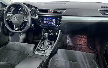 Skoda Superb III рестайлинг, 2017 год, 1 650 000 рублей, 10 фотография