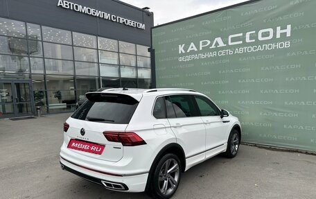 Volkswagen Tiguan II, 2021 год, 3 099 000 рублей, 2 фотография