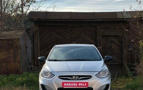 Hyundai Solaris II рестайлинг, 2011 год, 620 000 рублей, 3 фотография