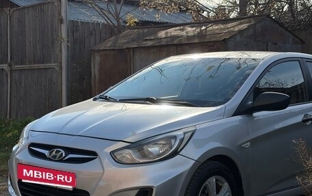 Hyundai Solaris II рестайлинг, 2011 год, 620 000 рублей, 2 фотография