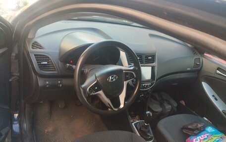 Hyundai Solaris II рестайлинг, 2012 год, 380 000 рублей, 3 фотография