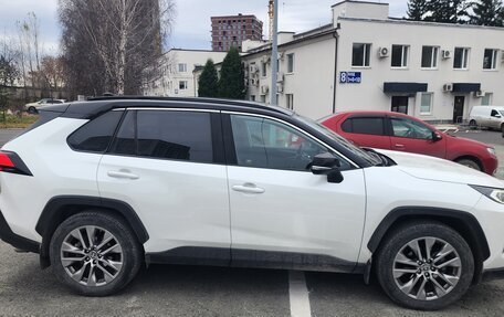 Toyota RAV4, 2021 год, 3 600 000 рублей, 3 фотография