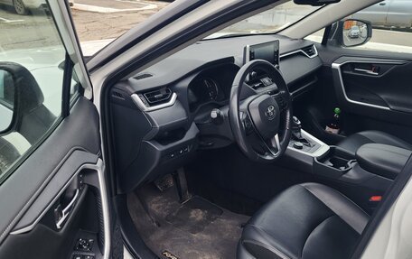Toyota RAV4, 2021 год, 3 600 000 рублей, 8 фотография