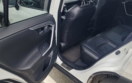 Toyota RAV4, 2021 год, 3 600 000 рублей, 7 фотография
