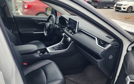 Toyota RAV4, 2021 год, 3 600 000 рублей, 5 фотография