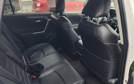 Toyota RAV4, 2021 год, 3 600 000 рублей, 6 фотография