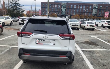 Toyota RAV4, 2021 год, 3 600 000 рублей, 4 фотография