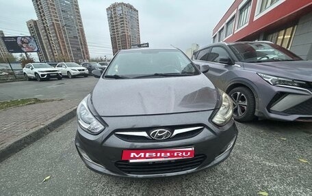 Hyundai Solaris II рестайлинг, 2011 год, 650 000 рублей, 6 фотография