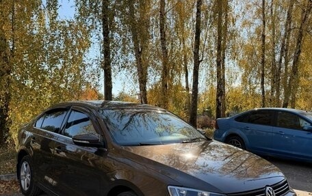 Volkswagen Jetta VII, 2012 год, 895 000 рублей, 2 фотография
