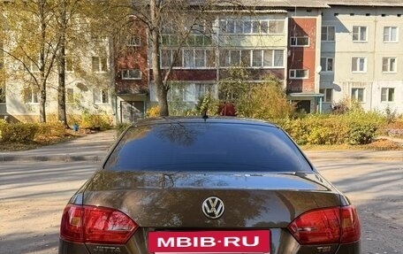 Volkswagen Jetta VII, 2012 год, 895 000 рублей, 3 фотография