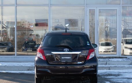Toyota Vitz, 2013 год, 780 000 рублей, 4 фотография