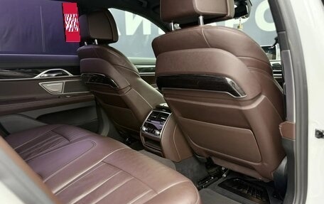 BMW 7 серия, 2017 год, 3 590 000 рублей, 18 фотография