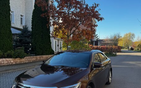 Toyota Camry, 2017 год, 2 600 000 рублей, 5 фотография