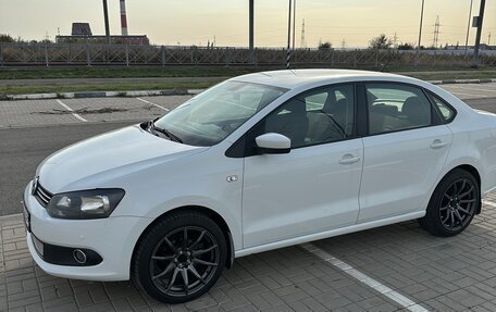 Volkswagen Polo VI (EU Market), 2013 год, 980 000 рублей, 2 фотография