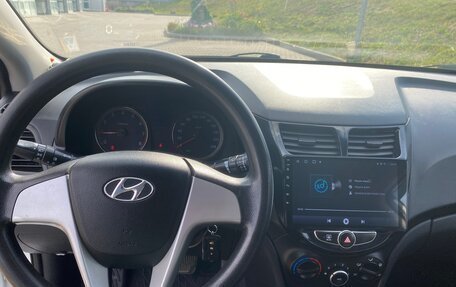 Hyundai Solaris II рестайлинг, 2013 год, 745 000 рублей, 3 фотография