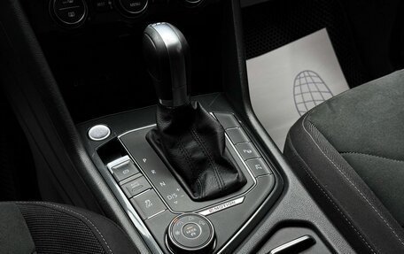 Volkswagen Tiguan II, 2017 год, 2 399 000 рублей, 17 фотография