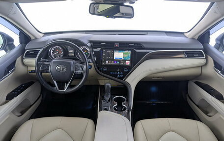 Toyota Camry, 2021 год, 3 150 000 рублей, 14 фотография