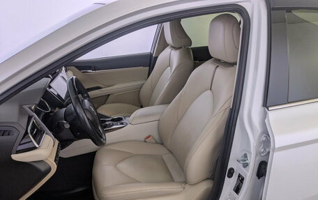 Toyota Camry, 2021 год, 3 150 000 рублей, 21 фотография