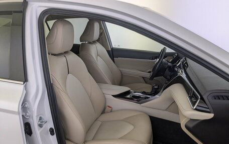 Toyota Camry, 2021 год, 3 150 000 рублей, 24 фотография
