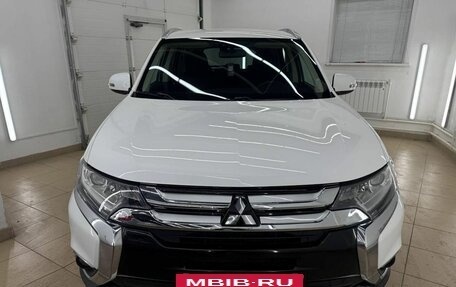 Mitsubishi Outlander III рестайлинг 3, 2018 год, 1 997 000 рублей, 2 фотография