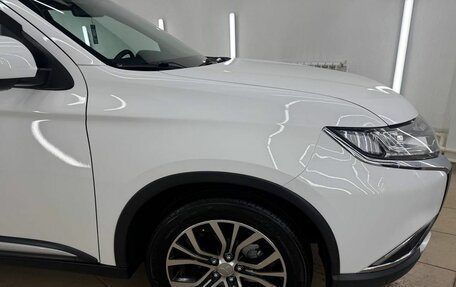 Mitsubishi Outlander III рестайлинг 3, 2018 год, 1 997 000 рублей, 8 фотография