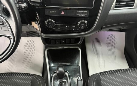 Mitsubishi Outlander III рестайлинг 3, 2018 год, 1 997 000 рублей, 16 фотография