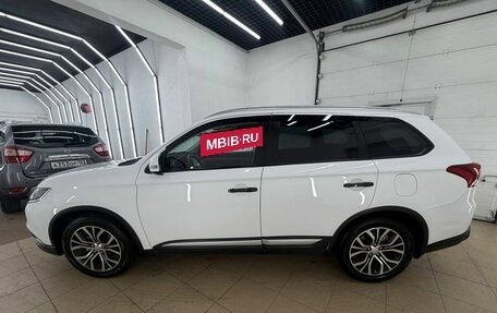 Mitsubishi Outlander III рестайлинг 3, 2018 год, 1 997 000 рублей, 4 фотография