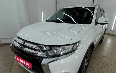 Mitsubishi Outlander III рестайлинг 3, 2018 год, 1 997 000 рублей, 3 фотография