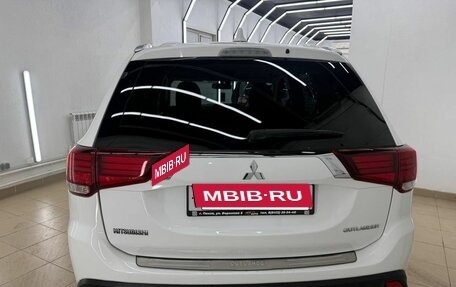 Mitsubishi Outlander III рестайлинг 3, 2018 год, 1 997 000 рублей, 5 фотография