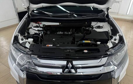 Mitsubishi Outlander III рестайлинг 3, 2018 год, 1 997 000 рублей, 23 фотография