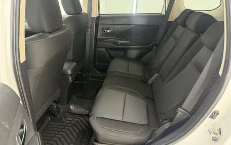 Mitsubishi Outlander III рестайлинг 3, 2018 год, 1 997 000 рублей, 20 фотография