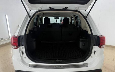 Mitsubishi Outlander III рестайлинг 3, 2018 год, 1 997 000 рублей, 24 фотография