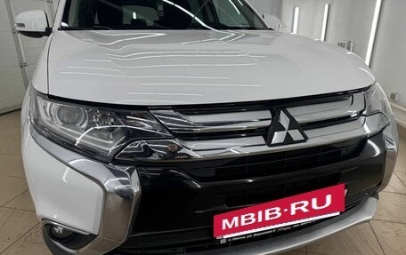 Mitsubishi Outlander III рестайлинг 3, 2018 год, 1 997 000 рублей, 11 фотография
