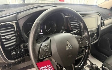 Mitsubishi Outlander III рестайлинг 3, 2018 год, 1 997 000 рублей, 14 фотография
