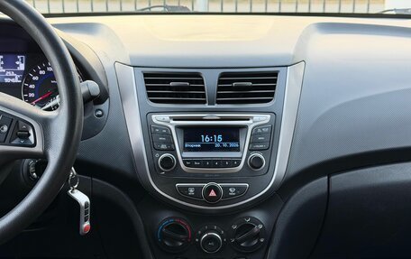 Hyundai Solaris II рестайлинг, 2015 год, 1 059 000 рублей, 21 фотография
