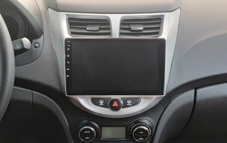 Hyundai Solaris II рестайлинг, 2011 год, 485 000 рублей, 18 фотография