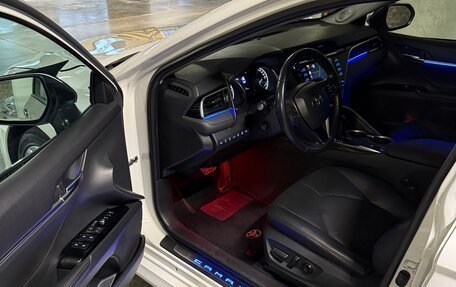 Toyota Camry, 2018 год, 3 150 000 рублей, 10 фотография