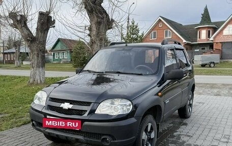 Chevrolet Niva I рестайлинг, 2010 год, 495 000 рублей, 2 фотография