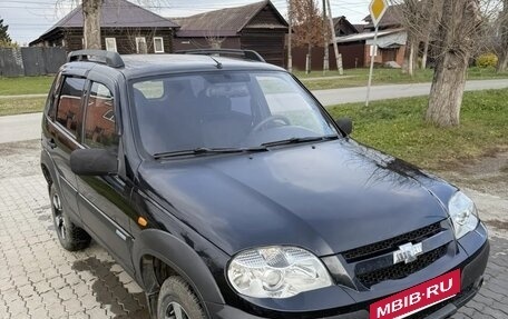 Chevrolet Niva I рестайлинг, 2010 год, 495 000 рублей, 3 фотография
