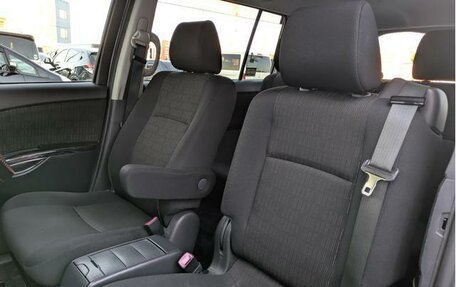 Toyota ISis I, 2017 год, 1 520 000 рублей, 14 фотография