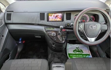 Toyota ISis I, 2017 год, 1 520 000 рублей, 24 фотография
