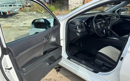 Toyota Camry, 2018 год, 2 650 000 рублей, 9 фотография