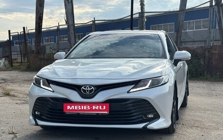 Toyota Camry, 2018 год, 2 650 000 рублей, 3 фотография