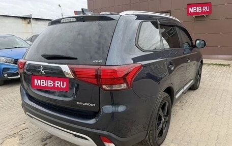 Mitsubishi Outlander III рестайлинг 3, 2019 год, 2 390 000 рублей, 5 фотография