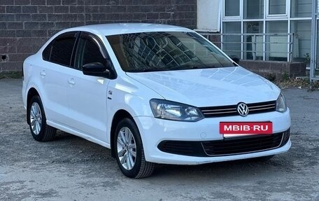 Volkswagen Polo VI (EU Market), 2013 год, 750 000 рублей, 2 фотография