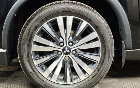 Mitsubishi Outlander III рестайлинг 3, 2018 год, 1 899 000 рублей, 9 фотография