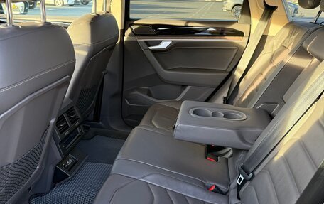 Volkswagen Touareg III, 2018 год, 4 500 000 рублей, 8 фотография