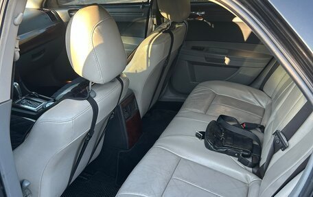 Chrysler 300C II, 2005 год, 900 000 рублей, 7 фотография